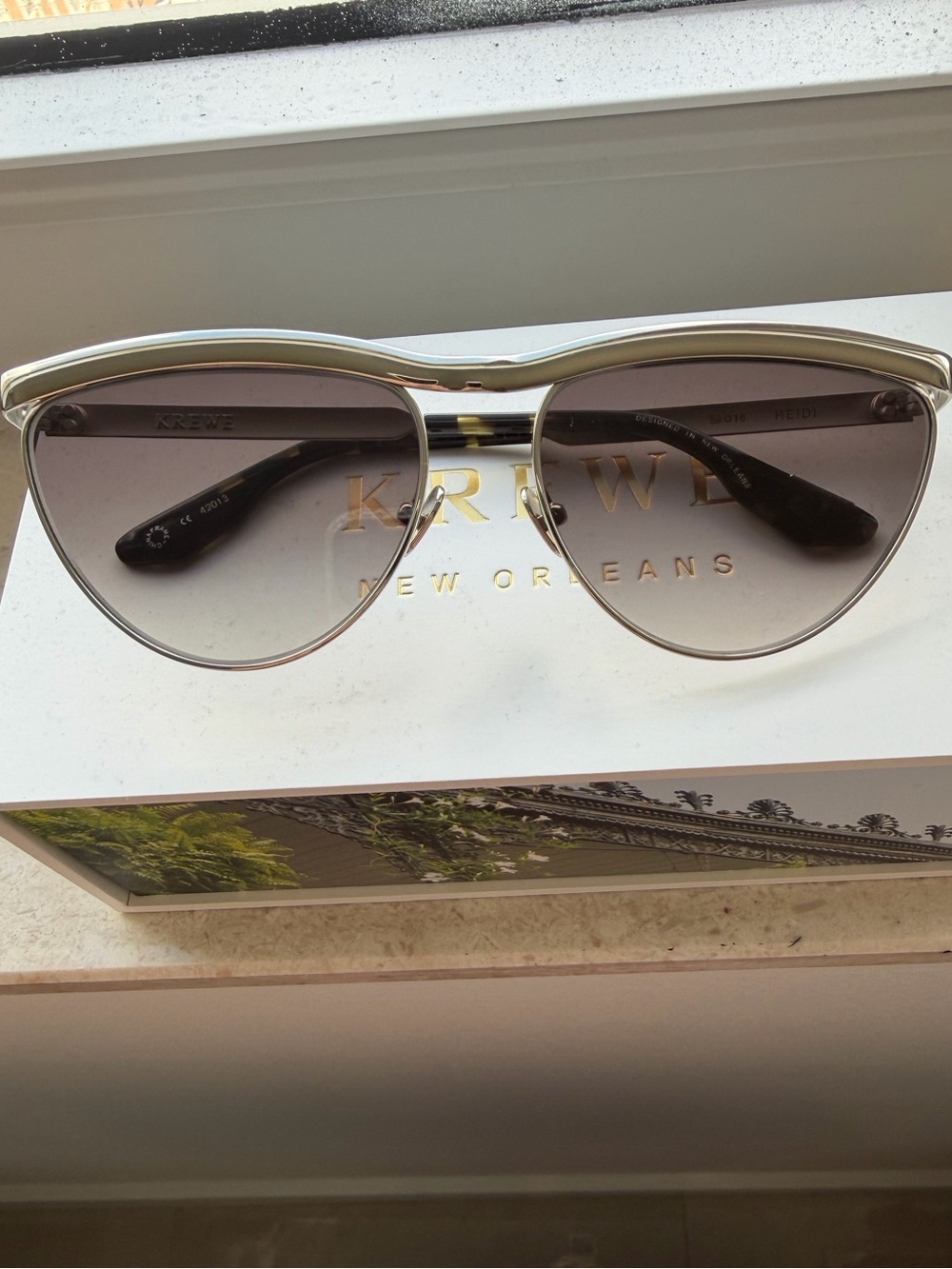 KREWE Heidi sunglasses Silver Chroma + Tortuga Noir - Picture 13 of 15